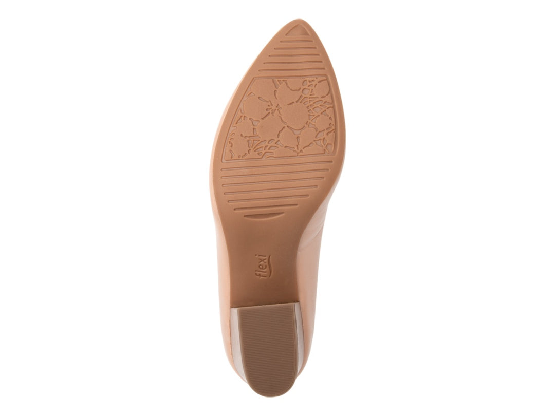 Zapatilla Flexi para mujer en color maquillaje con tacón grueso color madera.