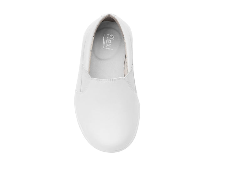 Zapato plano slip-on color blanco para mujer de la marca Flexi.