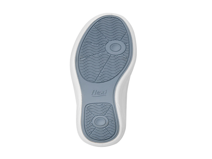 Zapato plano slip-on color blanco para mujer de la marca Flexi.