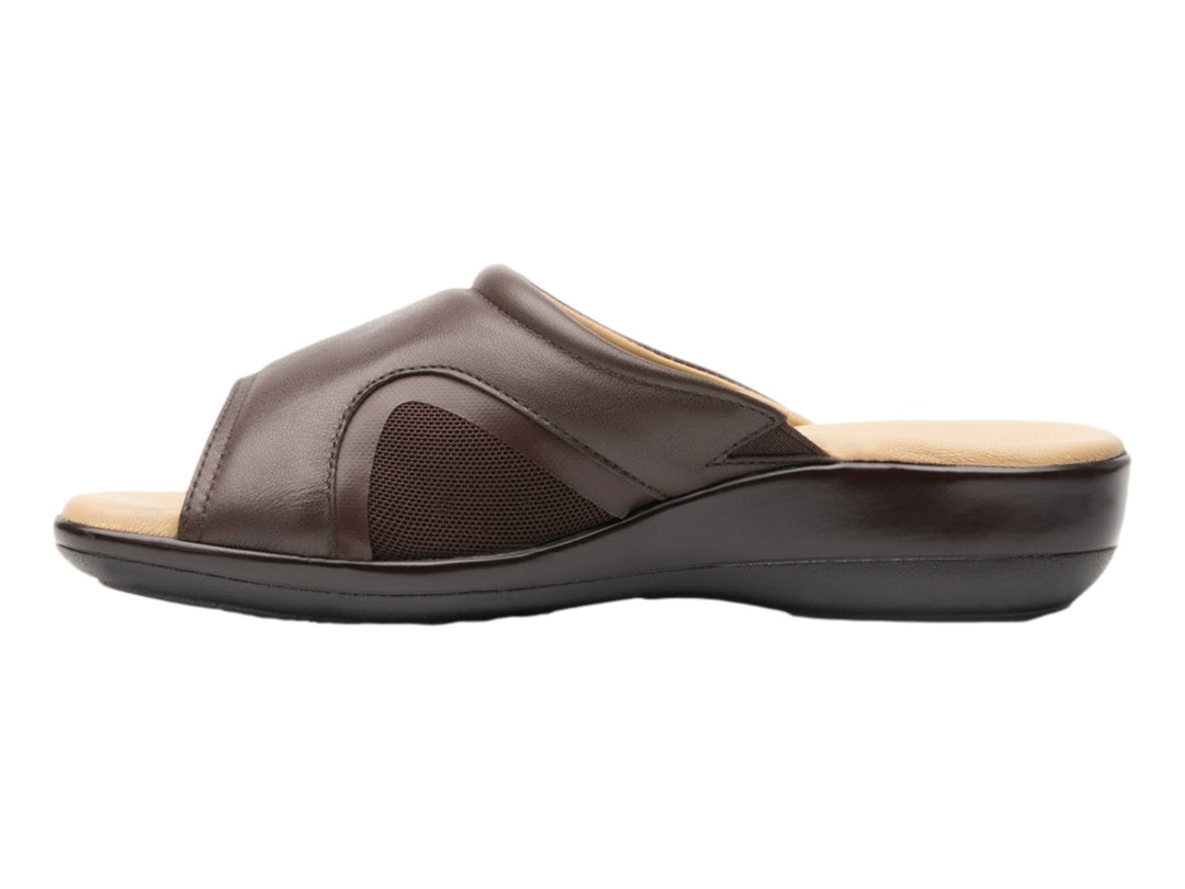 Sandalias Flexi color café para mujer con plantilla beige y detalle lateral de malla.