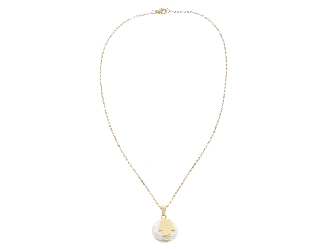 Collar dorado con dije de perla blanca y amuleto de Mano de Fátima en color oro.