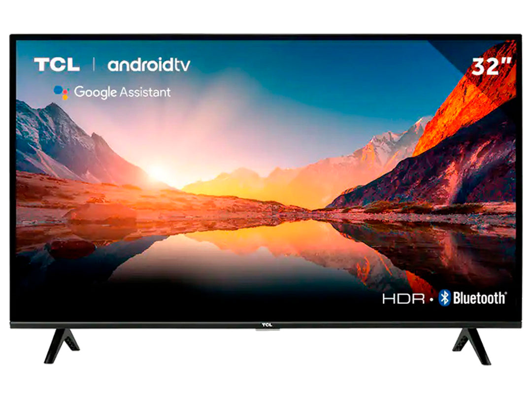 Televisor TCL de 32 pulgadas color negro con Android TV y Google Assistant, pantalla encendida mostrando paisaje natural.