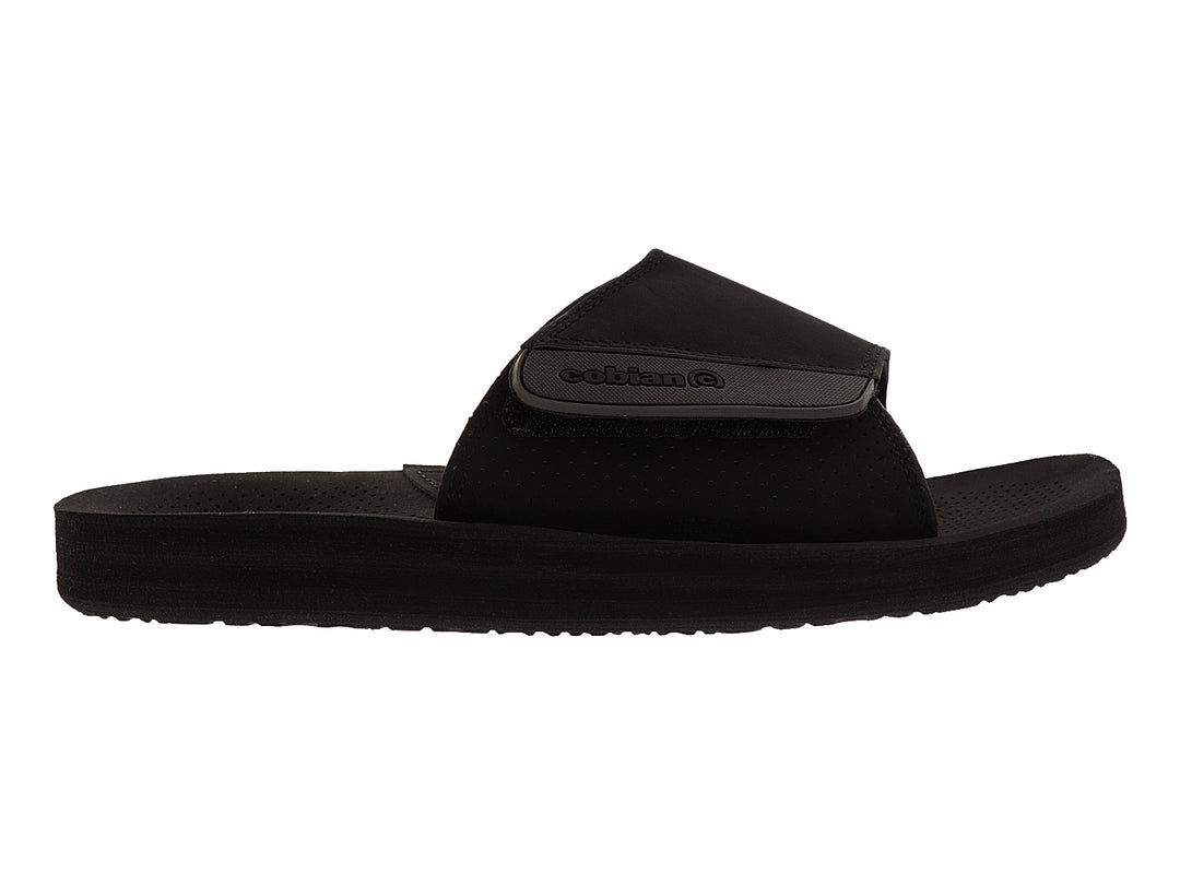 Sandalia Cobian AVS19 para hombre en color negro con correa ancha y suela ergonómica.