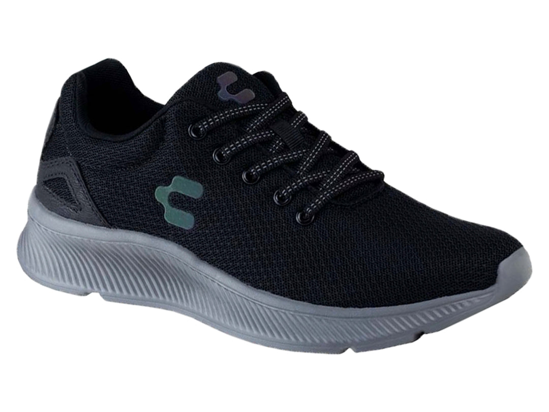 Zapato deportivo Charly color negro con suela gris y tejido transpirable.