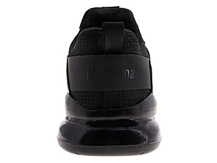 Tenis deportivo de baloncesto color negro con suela gruesa y detalles en malla.