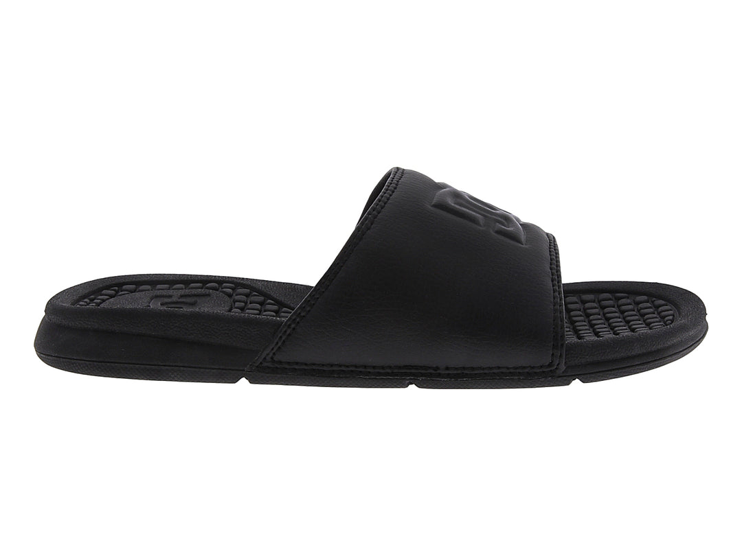 Sandalias tipo slide color negro de la marca DC Shoes con suela texturizada.