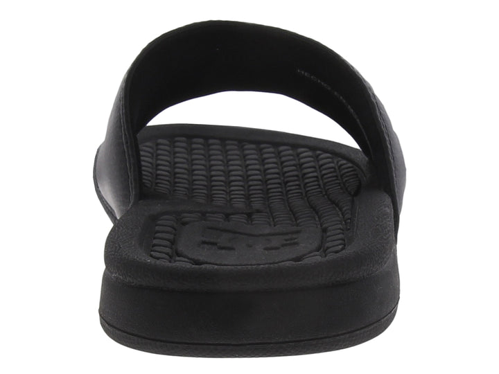 Sandalias tipo slide color negro de la marca DC Shoes con suela texturizada.