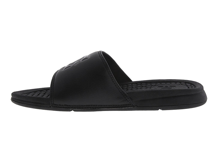 Sandalias tipo slide color negro de la marca DC Shoes con suela texturizada.