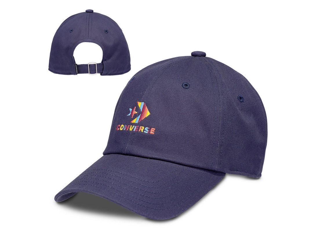 Gorra ajustable Converse en color azul marino con logotipo multicolor en el frente.