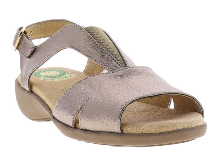 Sandalia de cuero color seda con correa ajustable al tobillo y suela ergonómica.