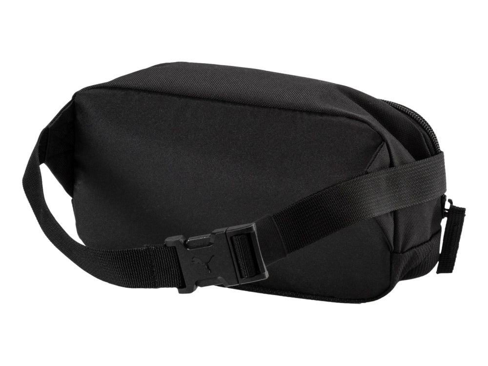 Riñonera PUMA color negro con logotipo en relieve y cierre superior.