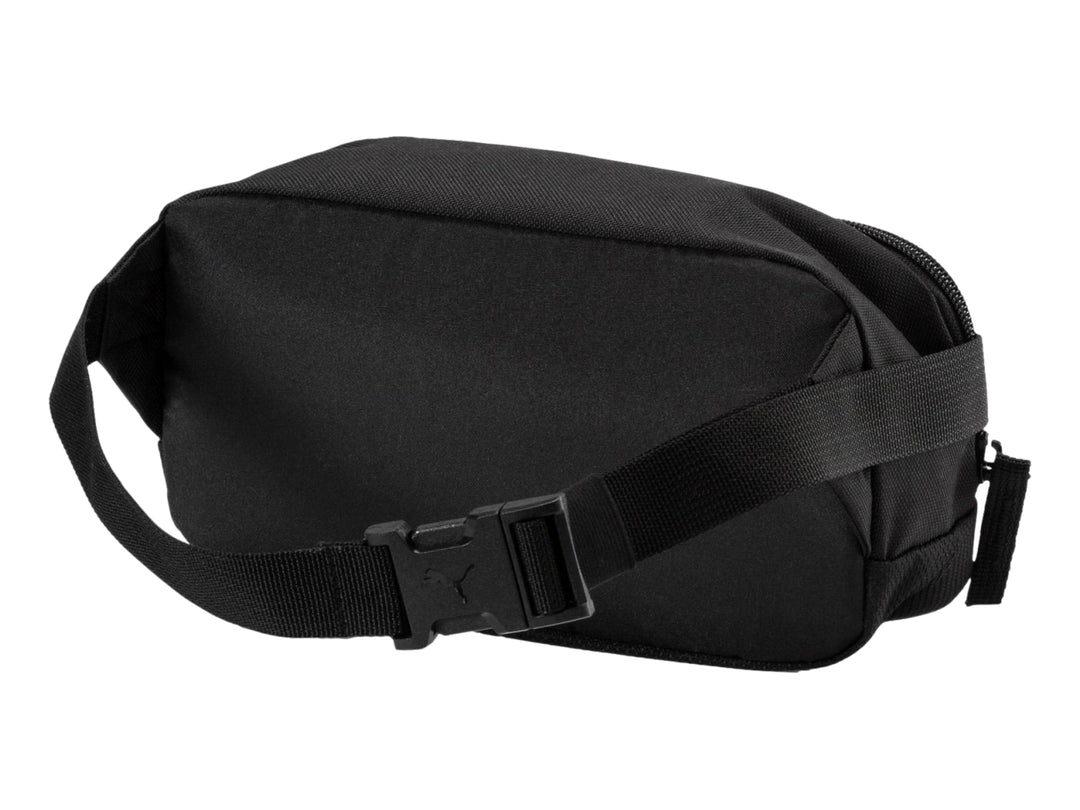Riñonera PUMA color negro con logotipo en relieve y cierre superior.