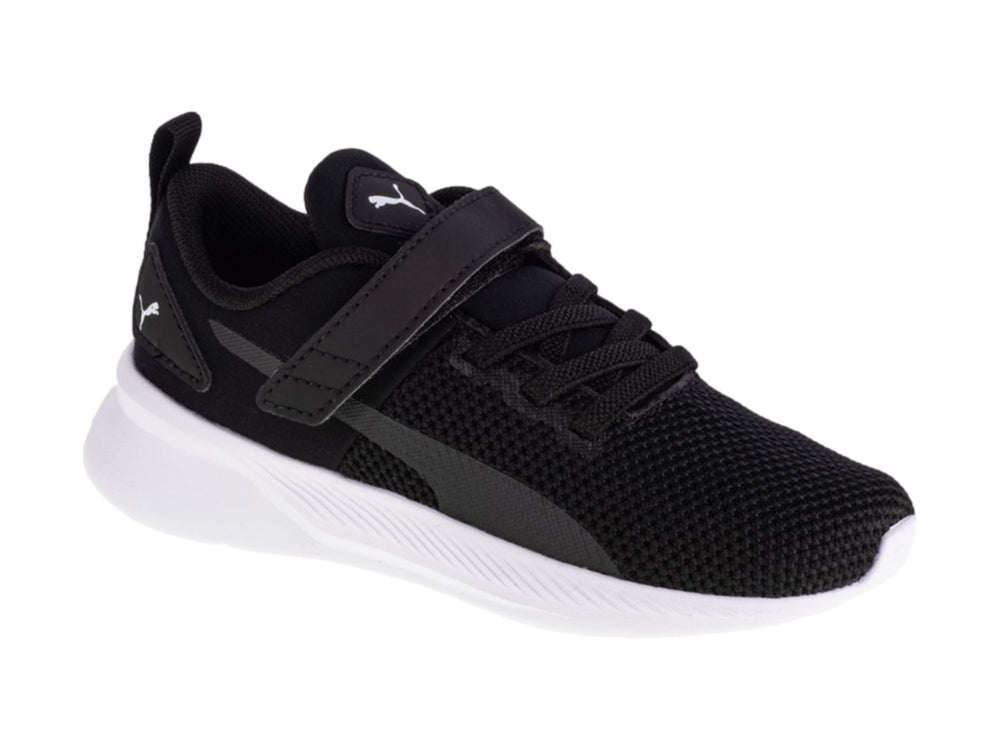 Tenis deportivos PUMA para niño en color negro con suela blanca.