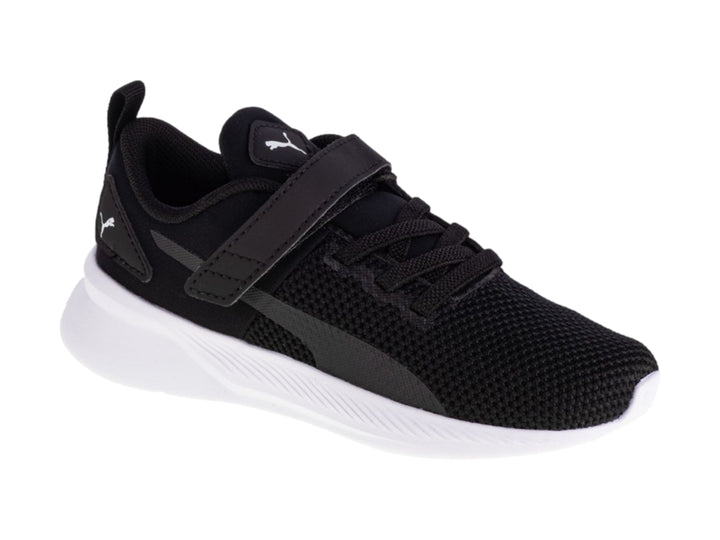 Tenis deportivos PUMA para niño en color negro con suela blanca.