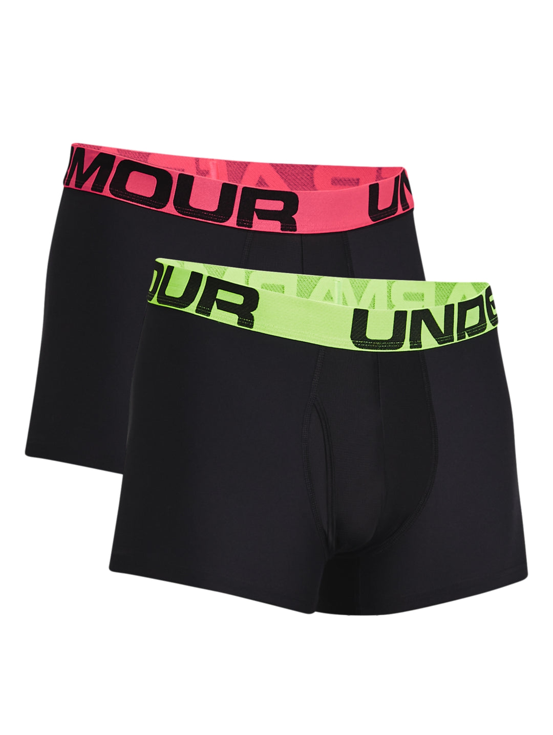 Hombre vistiendo boxer negro de Under Armour con banda elástica verde lima.