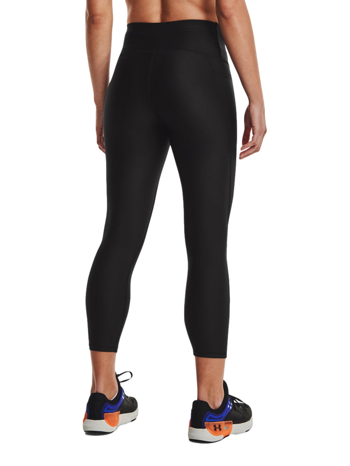 Mallas deportivas negras Under Armour para mujer con corte al tobillo.