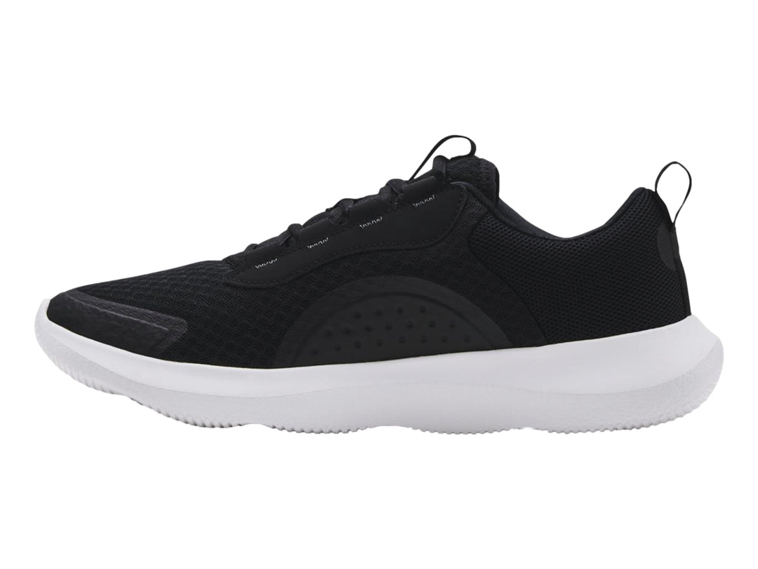 Tenis deportivos Under Armour UA Victory color negro con suela blanca y logotipo blanco.