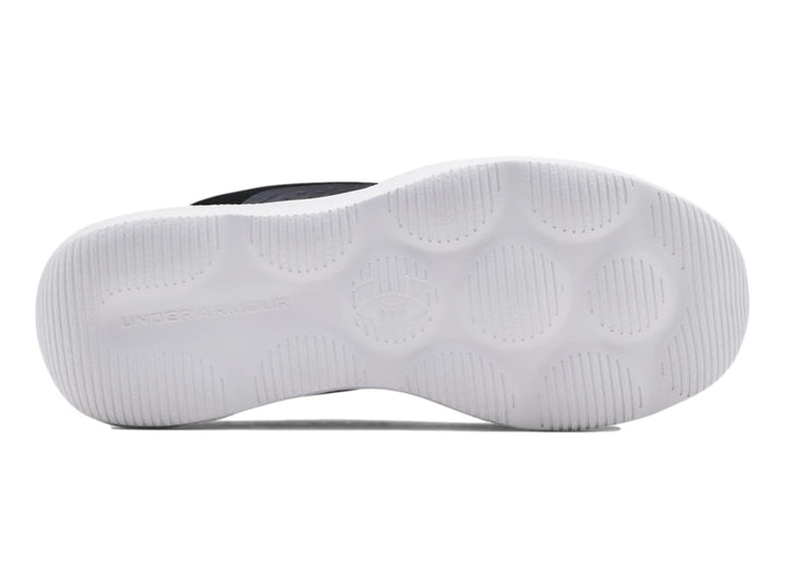 Tenis deportivos Under Armour UA Victory color negro con suela blanca y logotipo blanco.