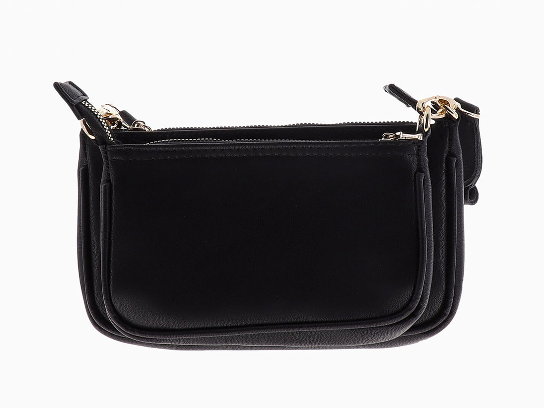 Bolso pequeño de cuero negro con cierres dorados y diseño compacto.