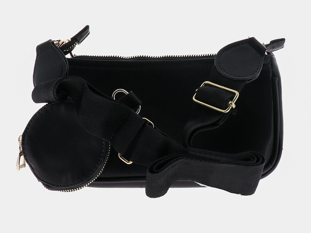 Bolso pequeño de cuero negro con cierres dorados y diseño compacto.