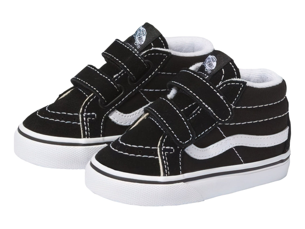 Tenis Vans Sk8 Mid Reissue color negro con suela blanca y cierres de velcro.