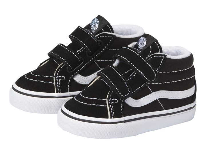 Tenis Vans Sk8 Mid Reissue color negro con suela blanca y cierres de velcro.