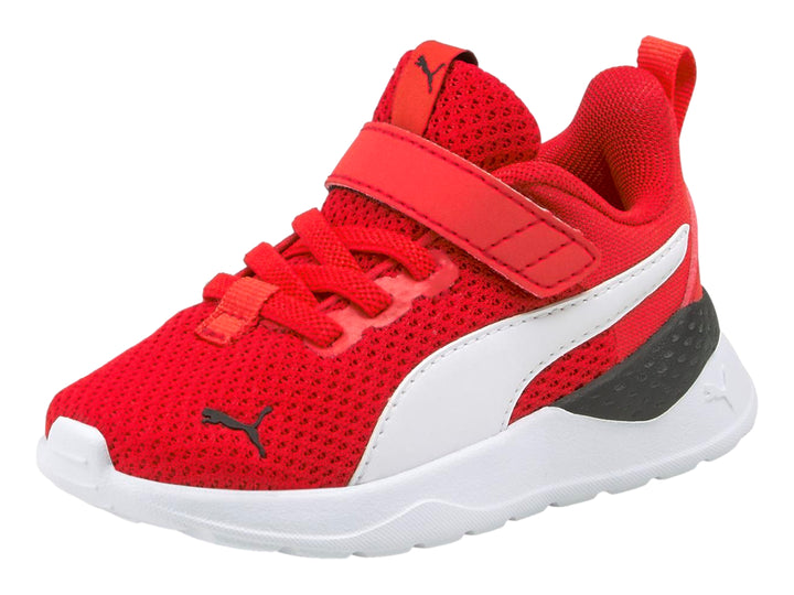 Tenis PUMA infantiles color rojo con detalles en blanco y suela blanca.