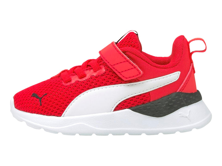 Tenis PUMA infantiles color rojo con detalles en blanco y suela blanca.