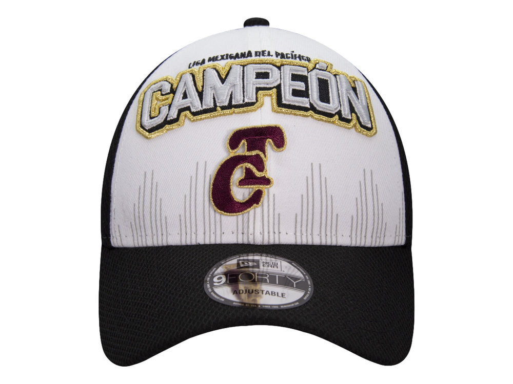 Gorra de béisbol New Era bicolor negro y blanco con texto bordado 'CAMPEÓN' en la parte frontal.