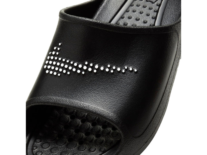 Sandalia Nike Victori One Shower Slide para mujer en color negro.