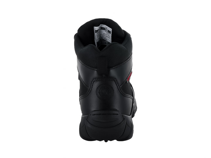 Bota táctica color negro con suela robusta y cordones, diseñada para actividades de exterior.