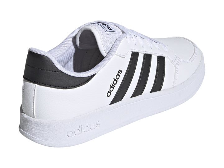 Tenis Adidas Breaknet en color blanco con las tres franjas laterales en negro y suela blanca.