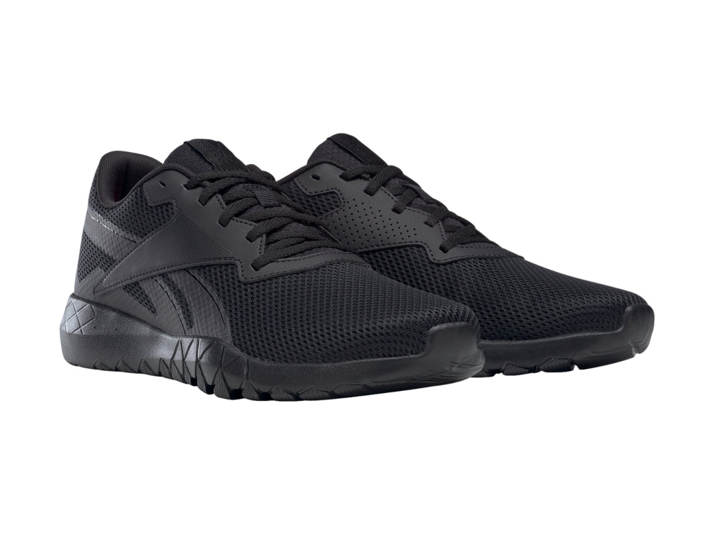 Tenis Reebok Flexagon Energy TR en color negro total, con malla transpirable y suela deportiva.