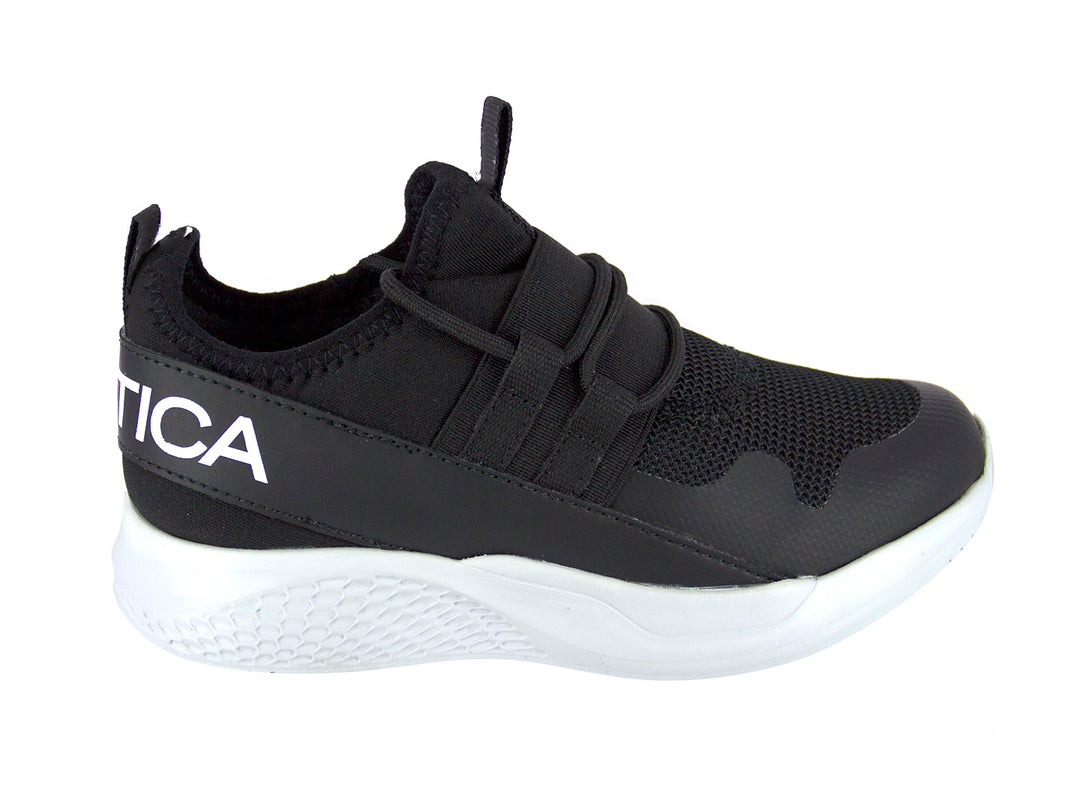 Tenis deportivos Nautica color negro con suela blanca y diseño slip-on.