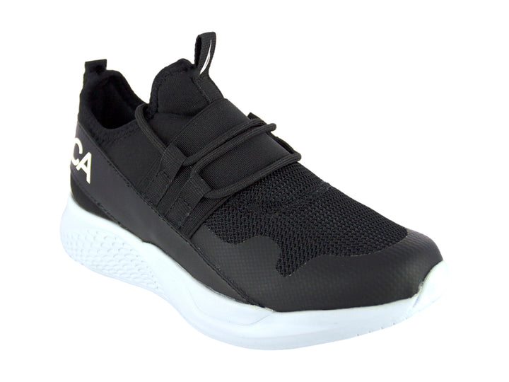 Tenis deportivos Nautica color negro con suela blanca y diseño slip-on.