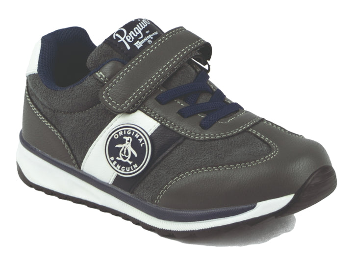 Zapato deportivo infantil marca Penguin en color gris con detalles en blanco y azul marino, cierre de velcro y agujetas.