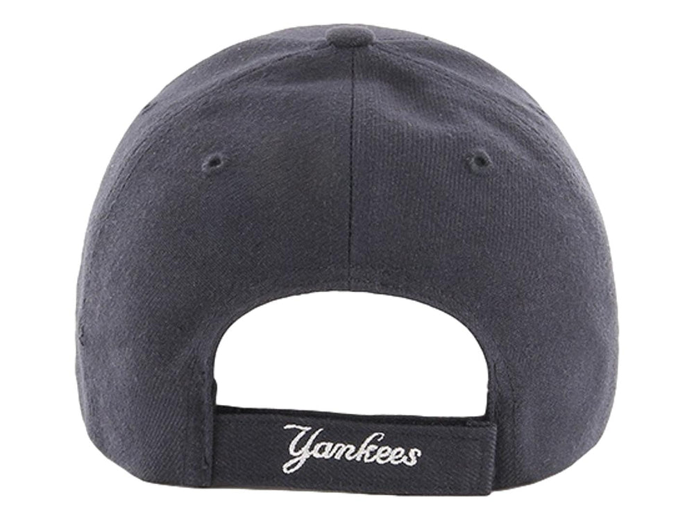 Gorra de béisbol color navy con logotipo de los New York Yankees bordado en blanco.