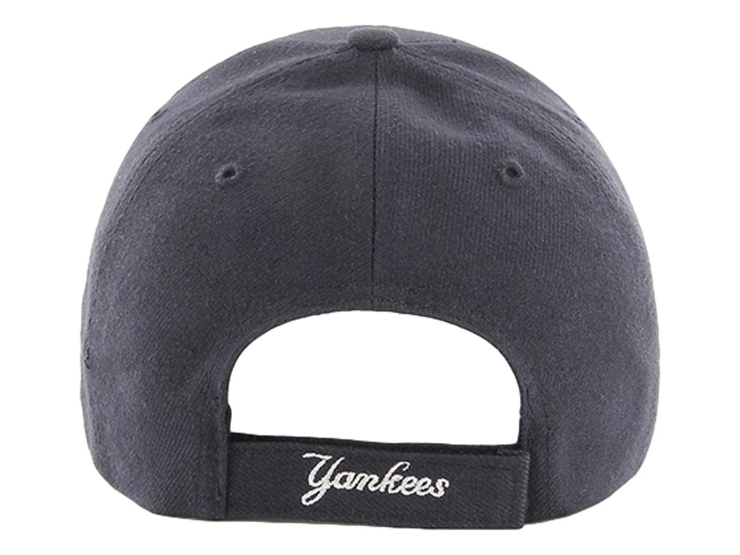 Gorra de béisbol color navy con logotipo de los New York Yankees bordado en blanco.