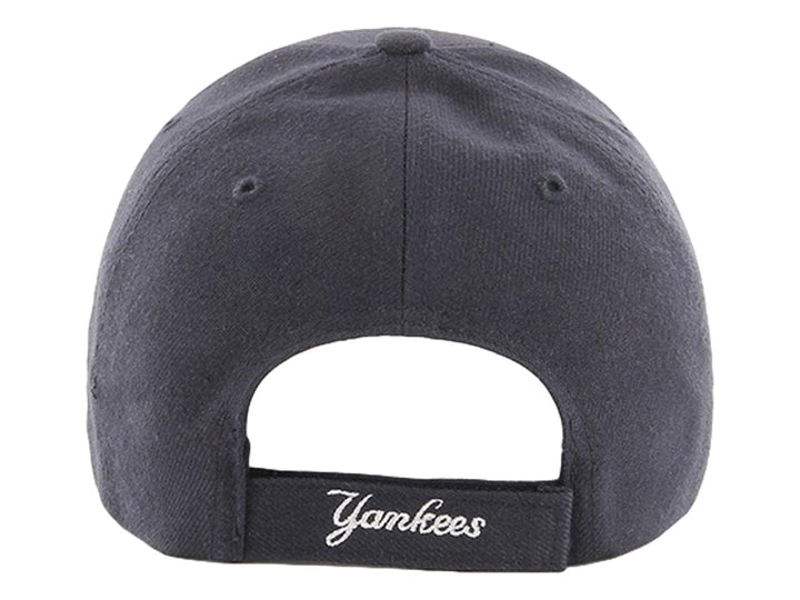 Gorra de béisbol color navy con logotipo de los New York Yankees bordado en blanco.