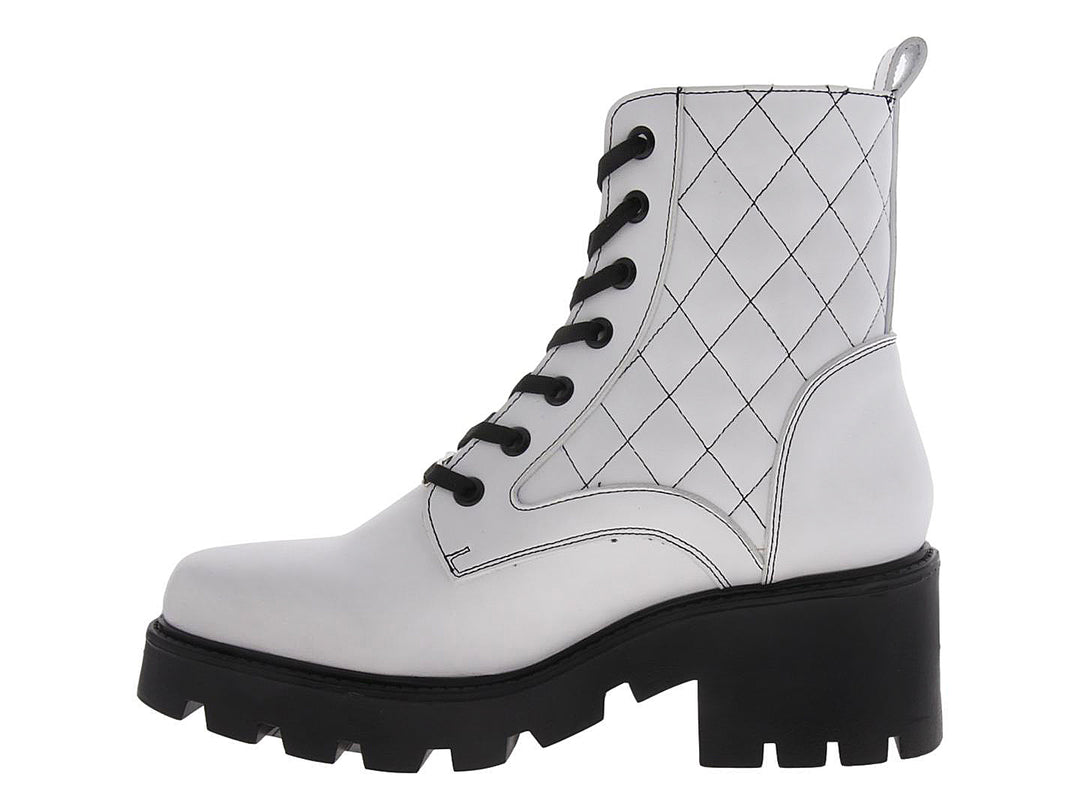Botín militar blanco para mujer con suela track negra y agujetas negras.