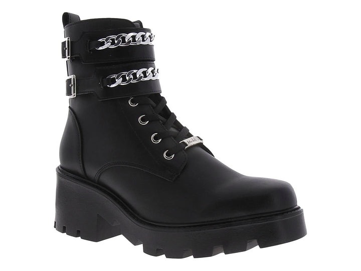 Botas negras de plataforma para mujer con detalles de cadenas plateadas y agujetas.