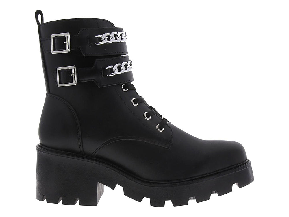 Botas negras de plataforma para mujer con detalles de cadenas plateadas y agujetas.