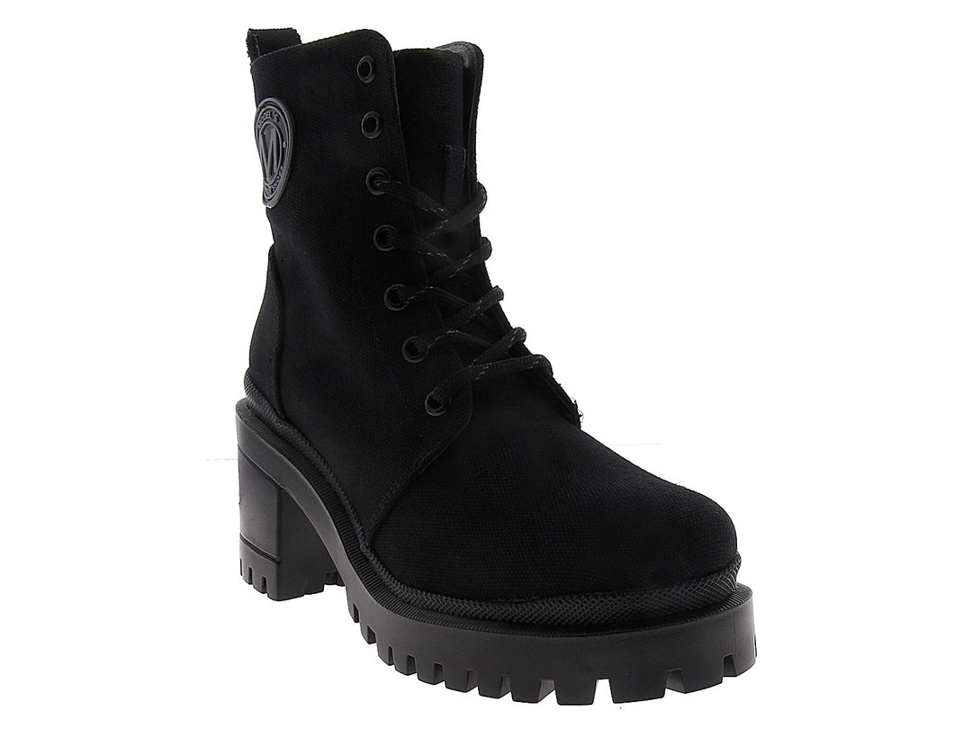 Botín tipo militar color negro para mujer con suela track y cordones.