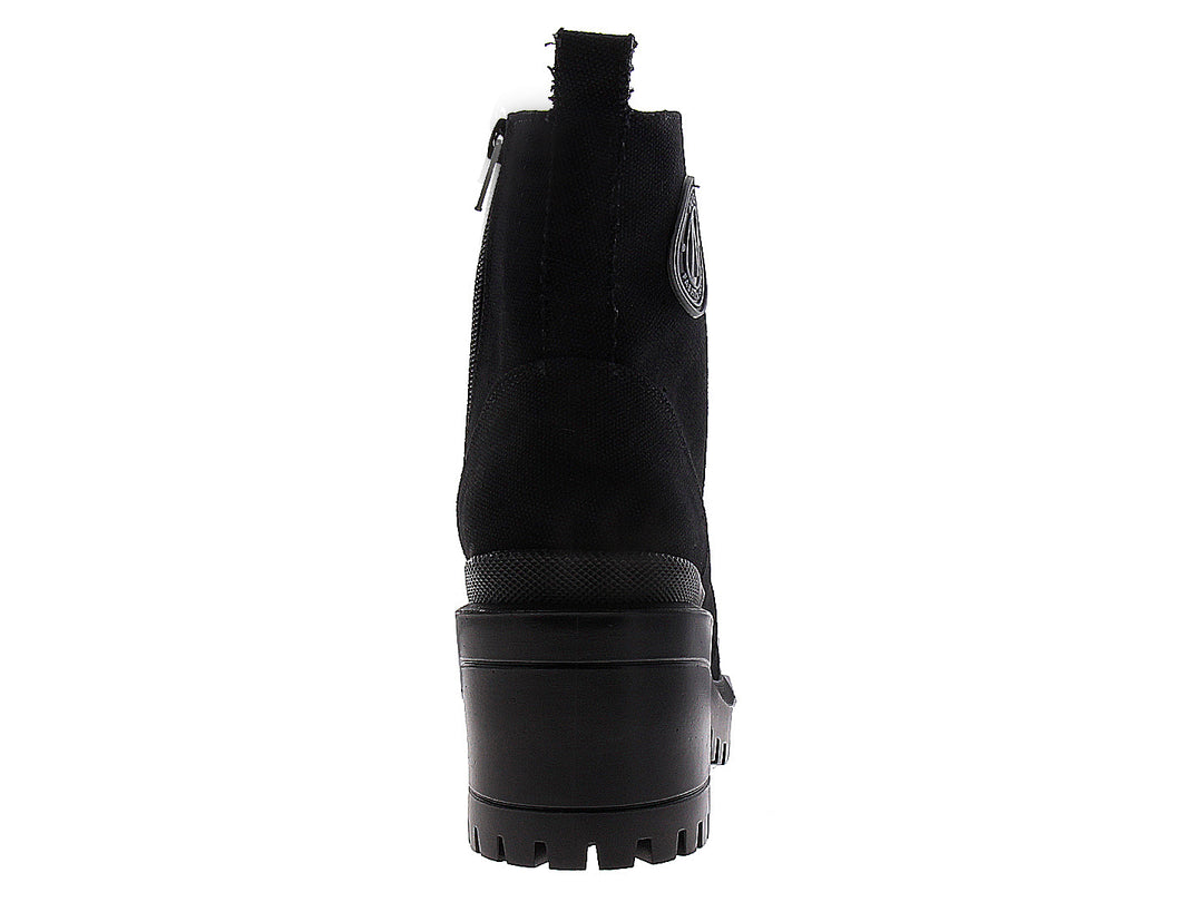 Botín tipo militar color negro para mujer con suela track y cordones.