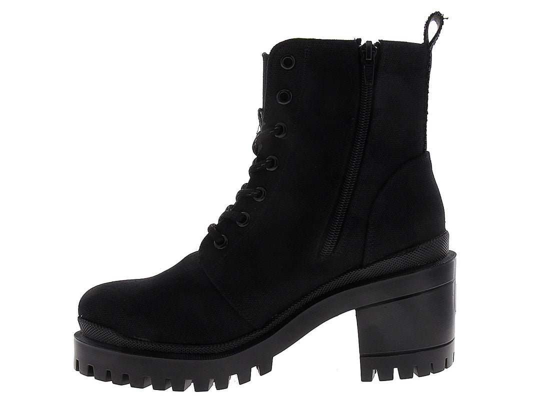 Botín tipo militar color negro para mujer con suela track y cordones.