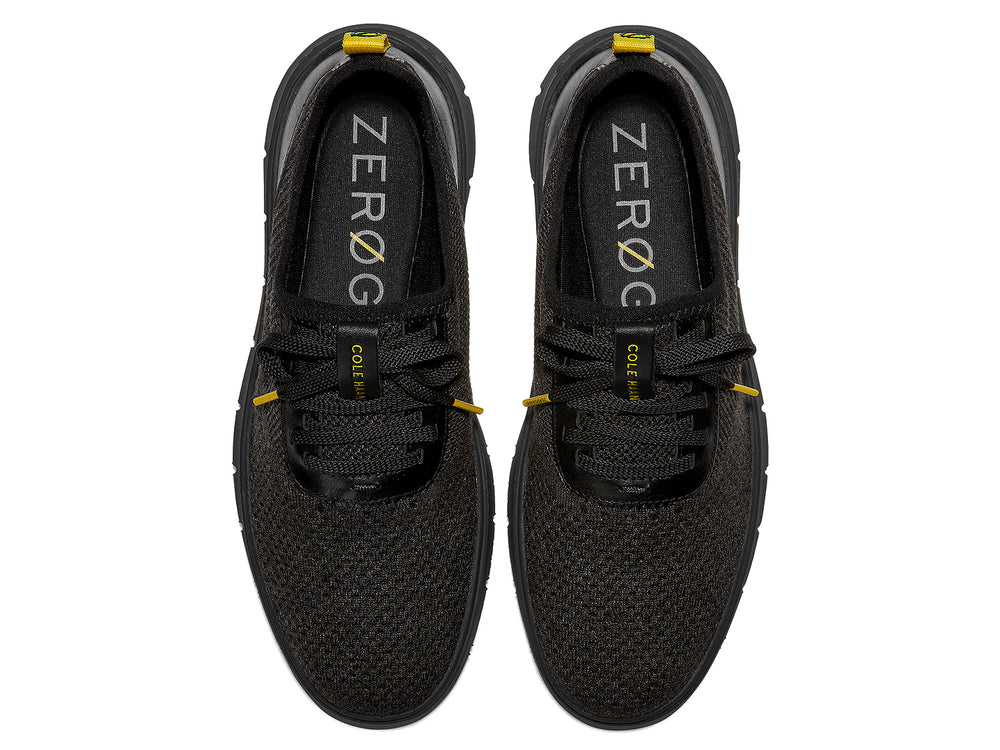 Tenis negros Cole Haan Generation Zerogrand Stitchlite para hombre con detalles amarillos.