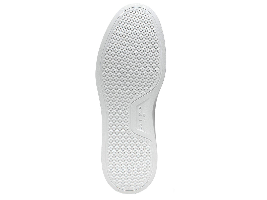 Tenis blancos Cole Haan Grandpro Rally Perf para hombre con detalles perforados y suela blanca.
