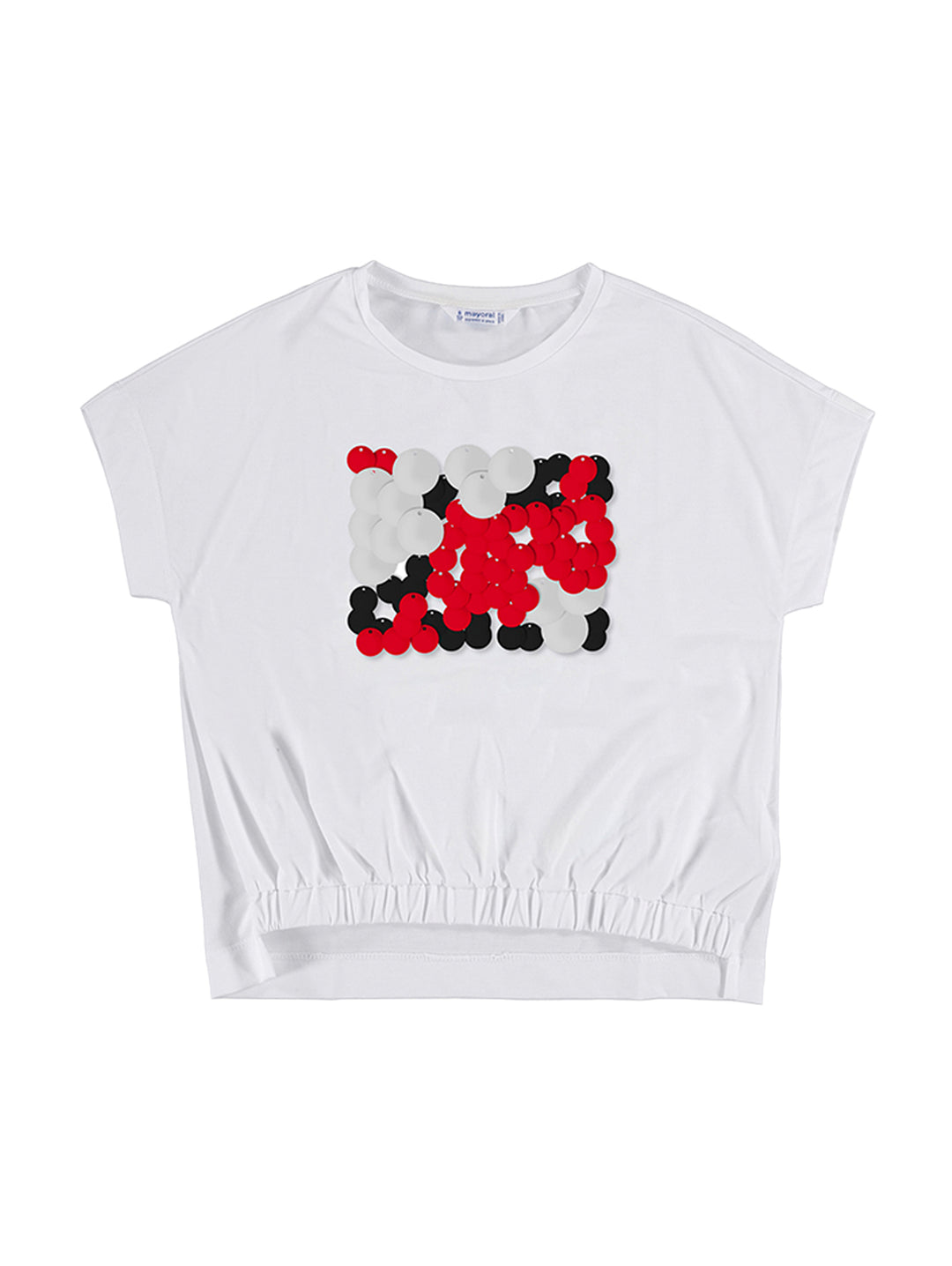 Camiseta blanca para niña con diseño central de lentejuelas rojas, blancas y negras y cintura elástica.