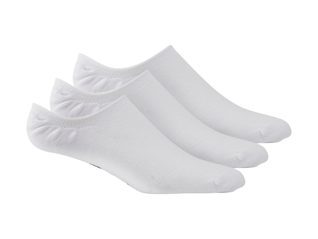 Paquete de tres calcetines invisibles de color blanco marca Reebok.