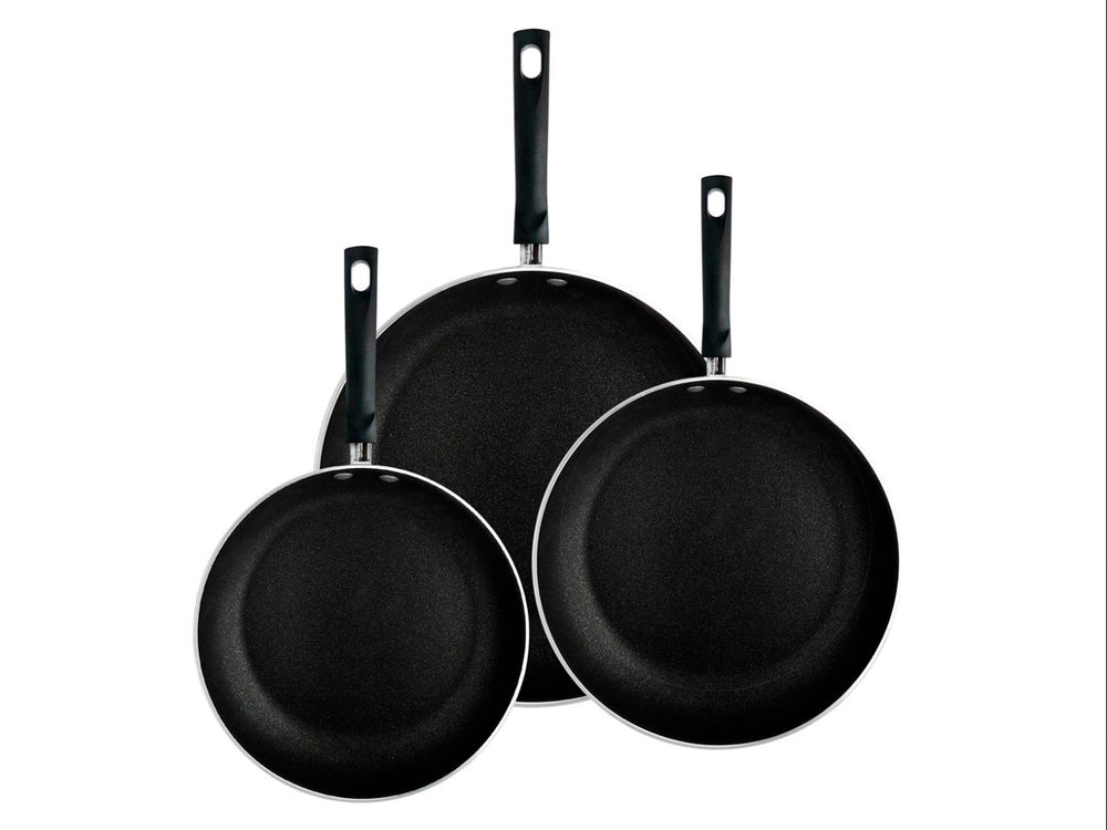 Juego de tres sartenes Vasconia de aluminio en color negro con mangos negros, tamaños 20, 24 y 28 cm.